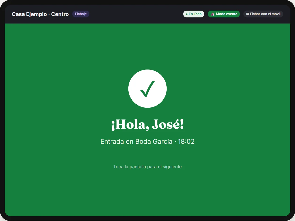 Tablet en modo evento: pantalla verde «¡Hola, José! Entrada en Boda García · 18:02»